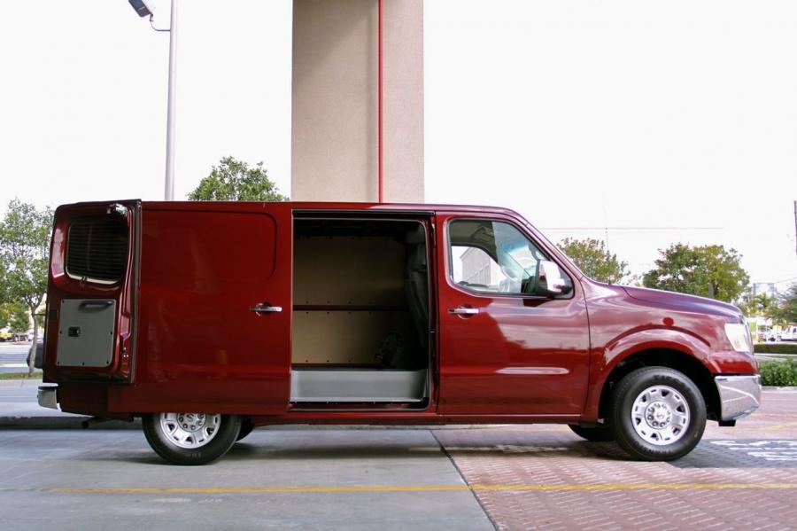  Nissan NV2500 HD 2012 года  (фото 33 из 38)